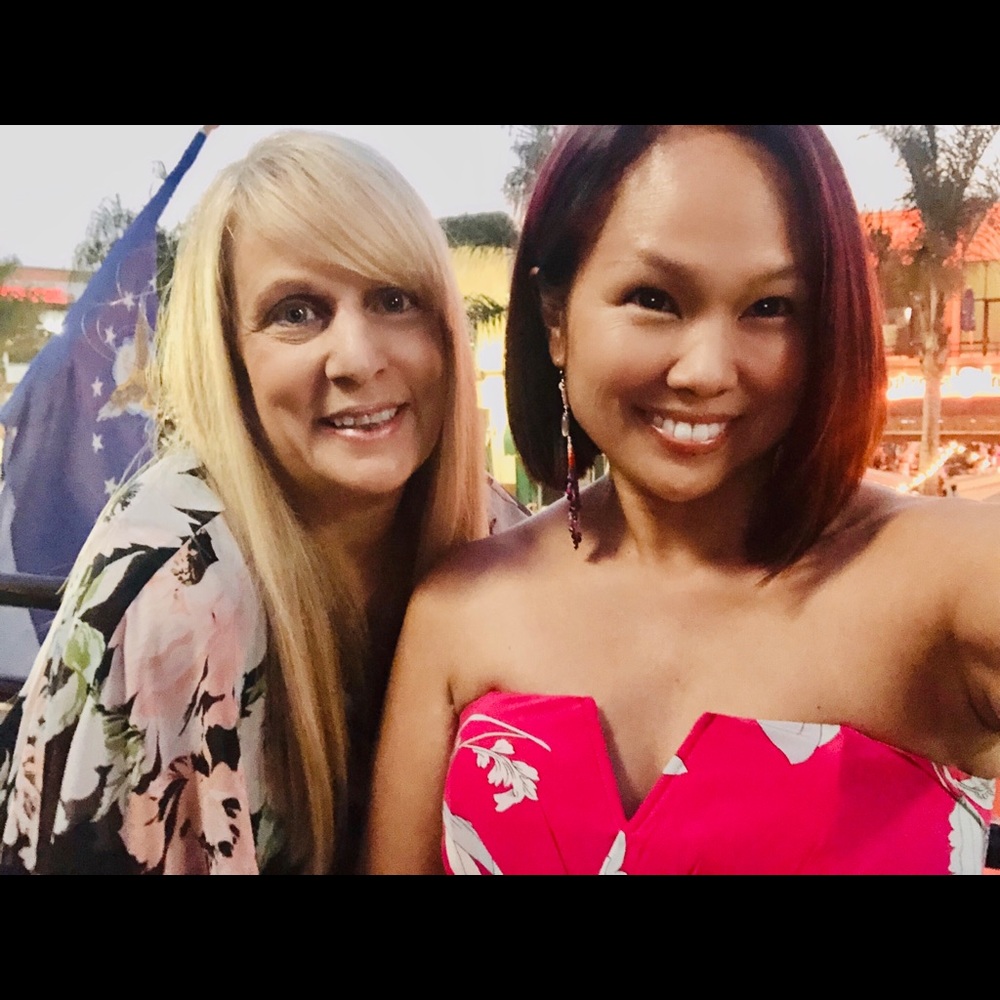 Posh N’ Sip Las Vegas Holiday Style hosted by @Poshmamasells and @Jill555 12/19 - Picture 2 of 7